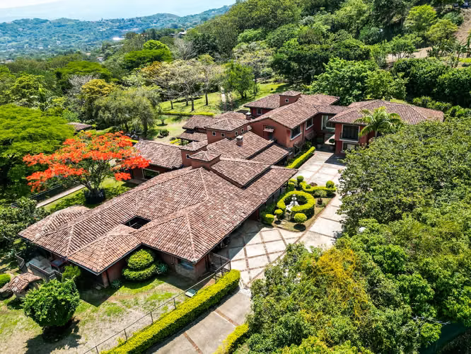 VENTA DE FINCA EN SANTA ANA
