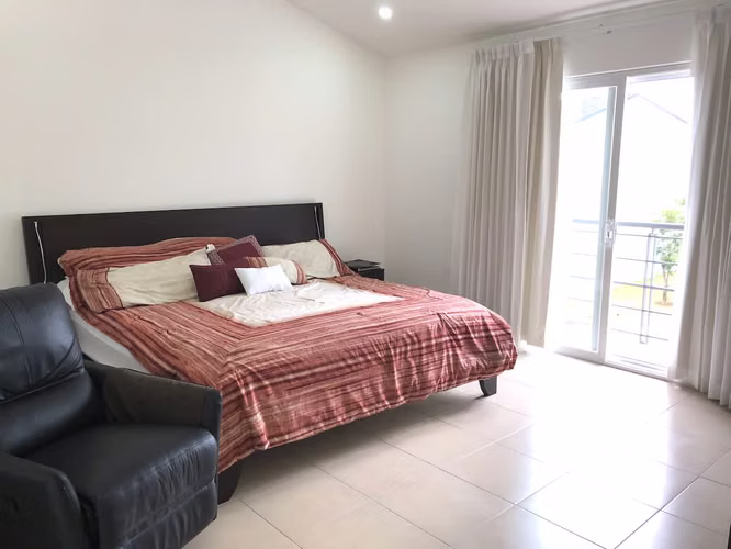 VENTA DE CASA CON LINEA BLANCA EN CONDOMINIO-SANTA ANA