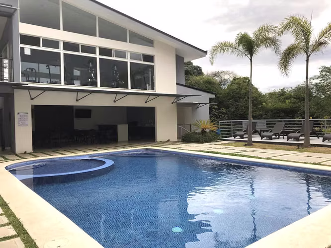 VENTA DE CASA CON LINEA BLANCA EN CONDOMINIO-SANTA ANA