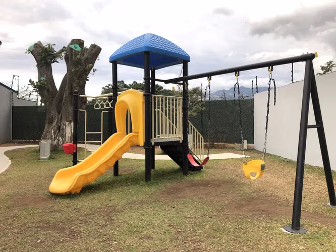 VENTA DE CASA CON LINEA BLANCA EN CONDOMINIO-SANTA ANA