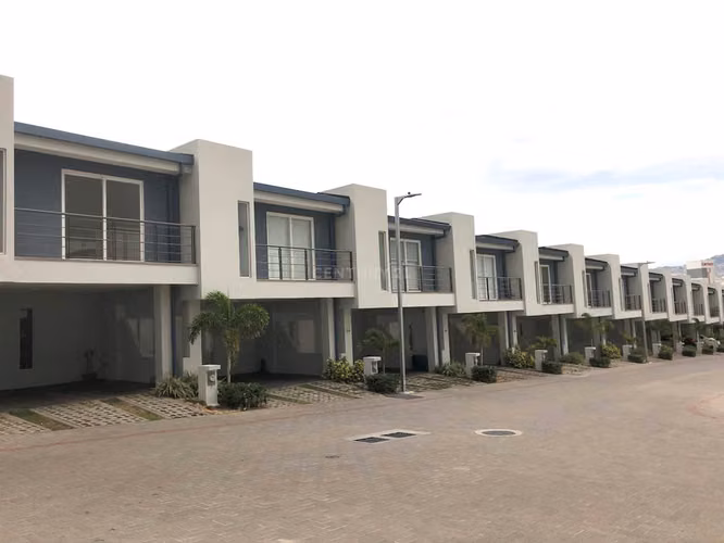 VENTA DE CASA CON LINEA BLANCA EN CONDOMINIO-SANTA ANA