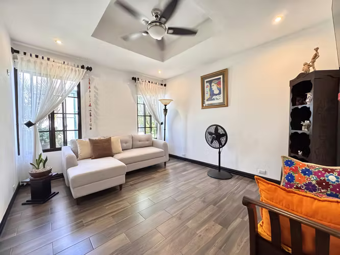 CASA EN VENTA CON PISCINA EN ESCAZU BELLO HORIZONTE - Imagen 9