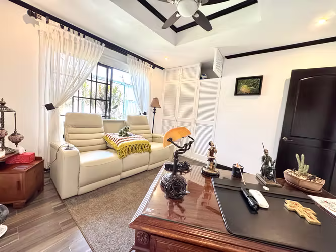 CASA EN VENTA CON PISCINA EN ESCAZU BELLO HORIZONTE - Imagen 12