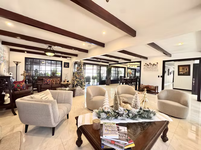CASA EN VENTA CON PISCINA EN ESCAZU BELLO HORIZONTE - Imagen 4