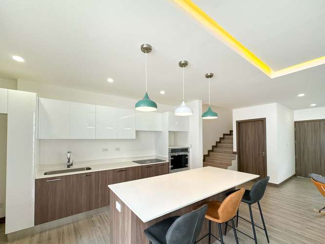 Venta de moderna casa para estrenar ubicada en Escazú - Imagen 6