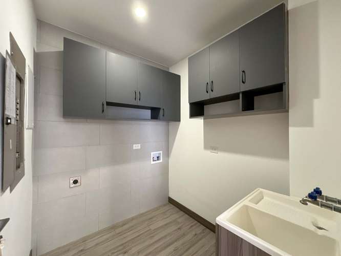 Venta de moderna casa para estrenar ubicada en Escazú - Imagen 7