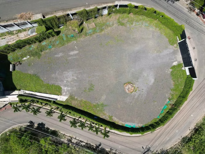 SE ALQUILA EDIFICIO MODERNO EN SANTA ANA - Imagen 8
