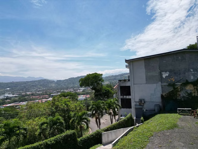 SE ALQUILA EDIFICIO MODERNO EN SANTA ANA - Imagen 7