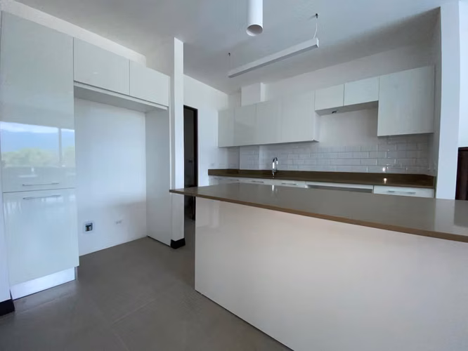 VENTA PARA INVERSION DE APARTAMENTO EN CONDOMINIO EN SANTA ANA - Imagen 2