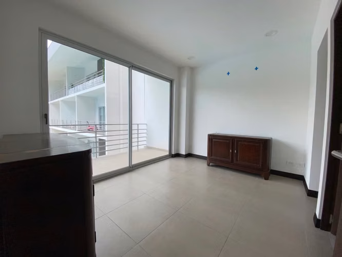 VENTA PARA INVERSION DE APARTAMENTO EN CONDOMINIO EN SANTA ANA - Imagen 4