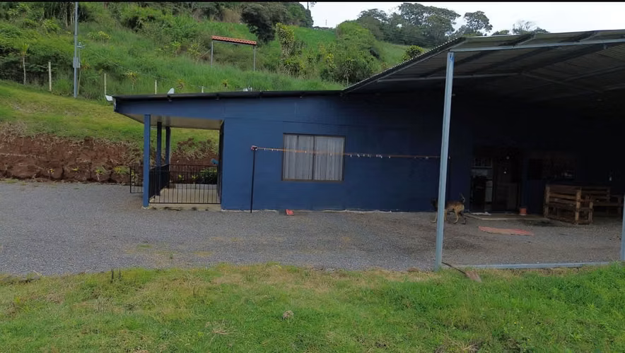 Casa en venta estilo quinta en paraiso de cartago