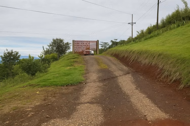 Casa en venta estilo quinta en paraiso de cartago