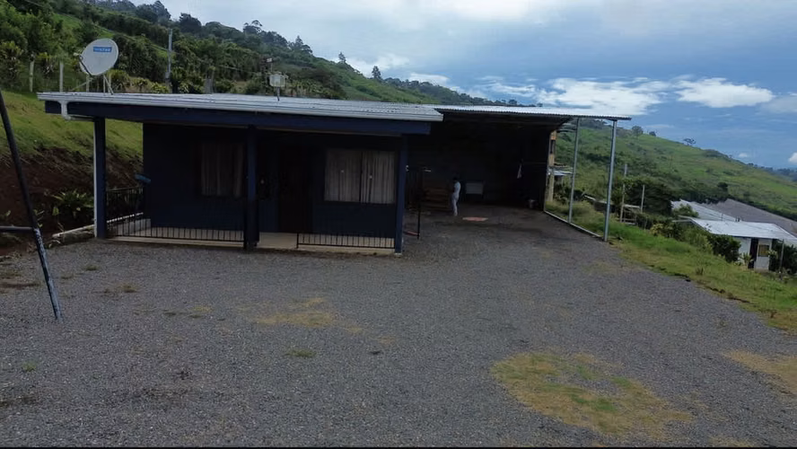 Casa en venta estilo quinta en paraiso de cartago