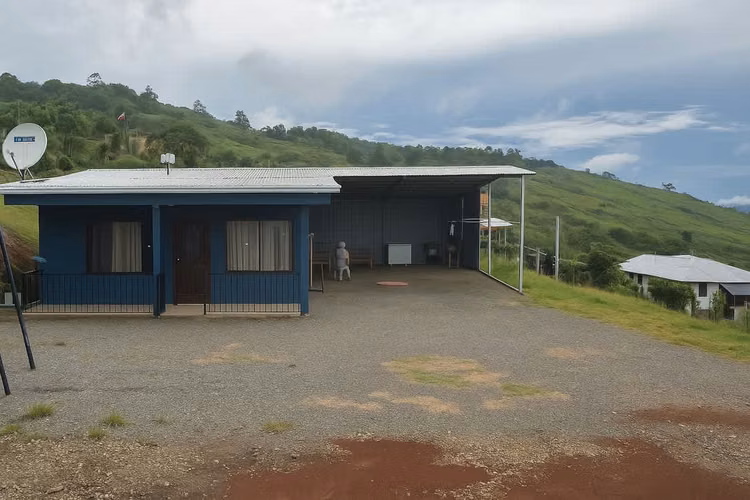 Casa en venta estilo quinta en paraiso de cartago
