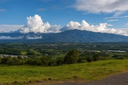 Casa en venta estilo quinta en paraiso de cartago