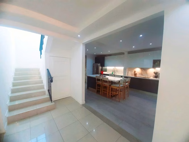 Casa en Venta en Guachipelín Condominio exclusivo ¡Impecable! – 3 hab. y 6 parqueos - Imagen 7