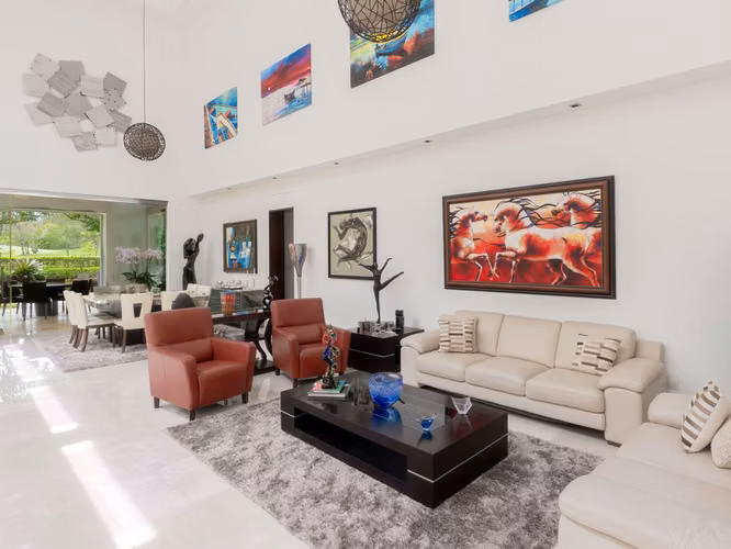 VENTA DE CASA EN VALLE DEL SOL CON PISCINA INTERNA - Imagen 18
