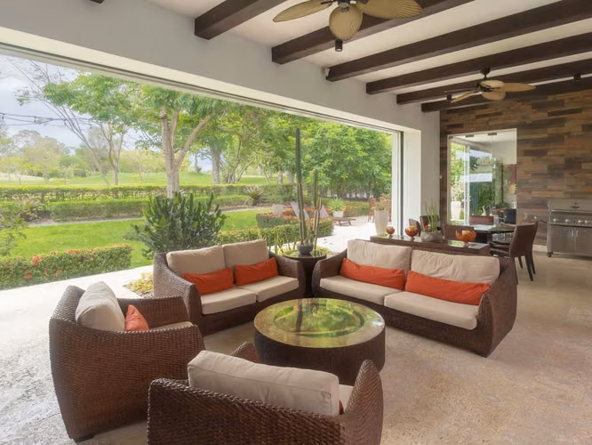 VENTA DE CASA EN VALLE DEL SOL CON PISCINA INTERNA - Imagen 5
