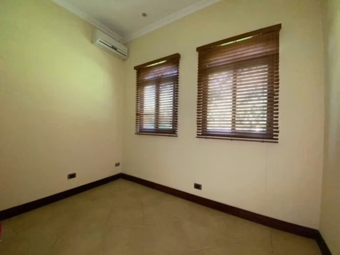 CASA EN CONDOMINIO - PARA INVERSION- PIEDADES-SANTA ANA - Imagen 13