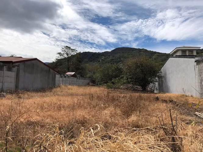 VENTA DE LOTE EN RESIDENCIAL-PIEDADES DE SANTA ANA - Imagen 14