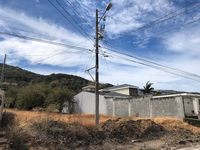 VENTA DE LOTE EN RESIDENCIAL-PIEDADES DE SANTA ANA - Imagen 9