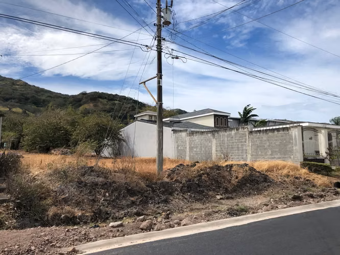 VENTA DE LOTE EN RESIDENCIAL-PIEDADES DE SANTA ANA - Imagen 6