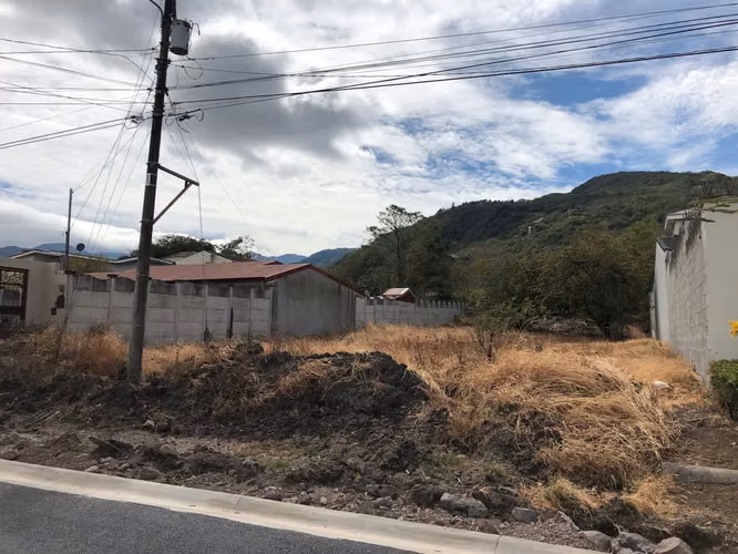 VENTA DE LOTE EN RESIDENCIAL-PIEDADES DE SANTA ANA - Imagen 16