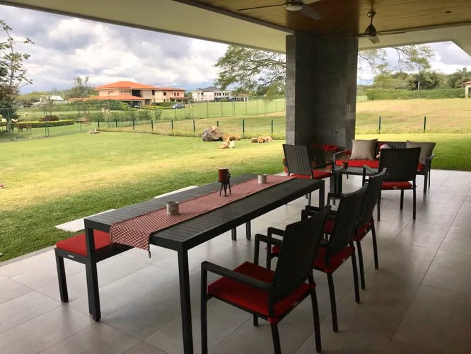 CASA EN RESIDENCIAL HACIENDA LOS REYES