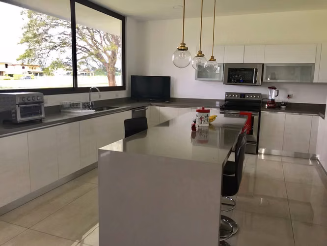 CASA EN RESIDENCIAL HACIENDA LOS REYES