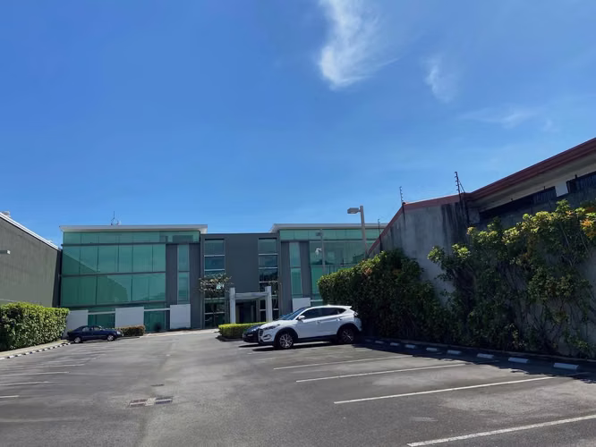 ALQUILER DE OFICINAS EN OFICENTRO - RÍO ORO - Imagen 16