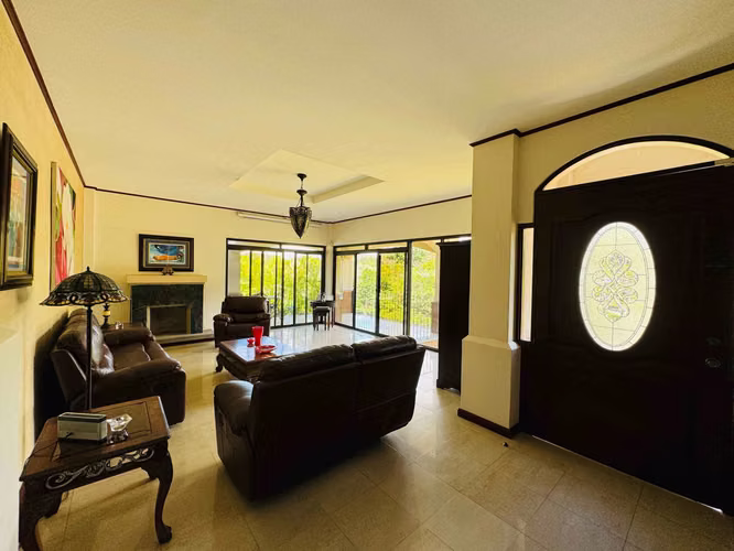 CASA EN VENTA - CONDOMINIO CERRO COLÓN