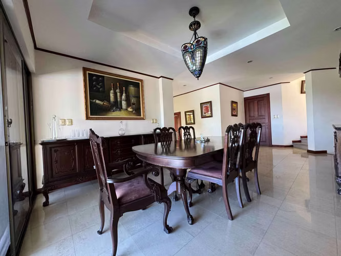 CASA EN VENTA - CONDOMINIO CERRO COLÓN