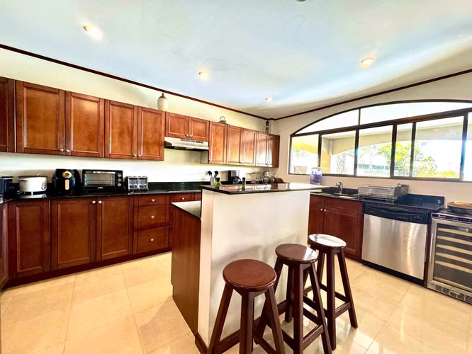 CASA EN VENTA - CONDOMINIO CERRO COLÓN