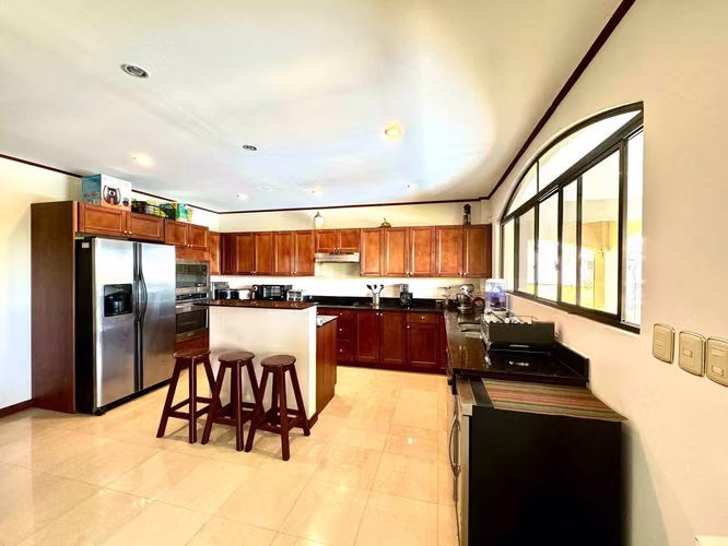 CASA EN VENTA - CONDOMINIO CERRO COLÓN