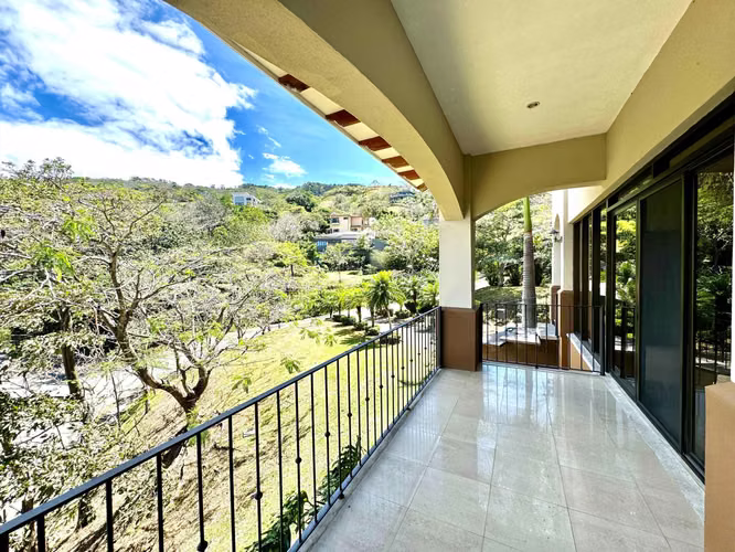 CASA EN VENTA - CONDOMINIO CERRO COLÓN