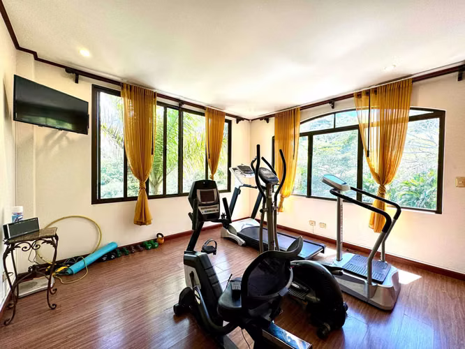 CASA EN VENTA - CONDOMINIO CERRO COLÓN
