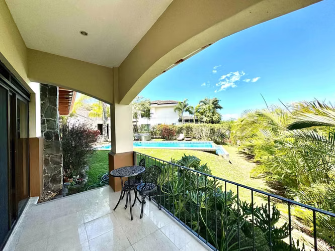 CASA EN VENTA - CONDOMINIO CERRO COLÓN