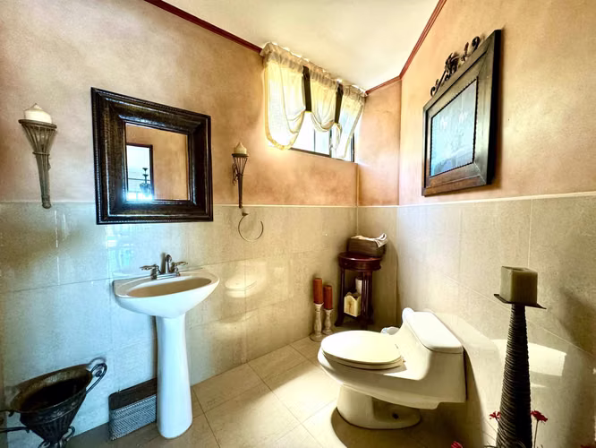 CASA EN VENTA - CONDOMINIO CERRO COLÓN