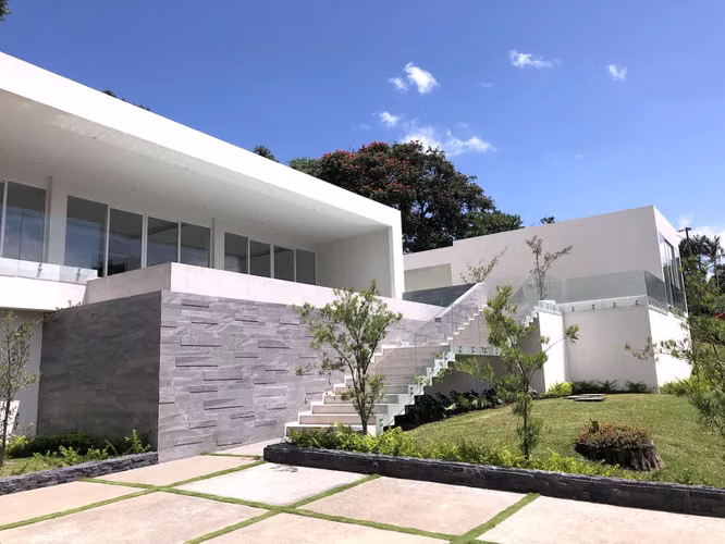 VENTA DE ESPECTACULAR CASA C/PISCINA PROPIA-ESCAZU - Imagen 20