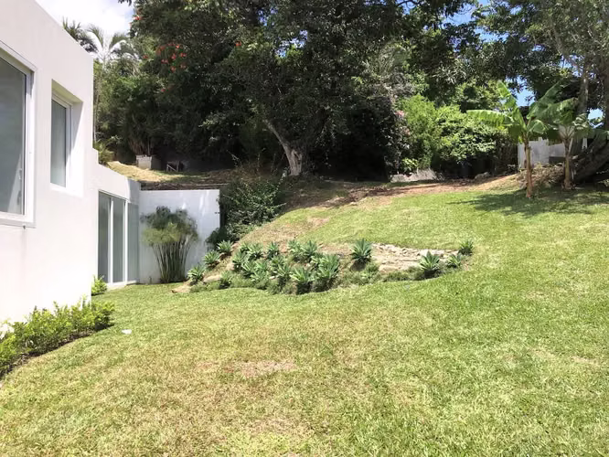 VENTA DE ESPECTACULAR CASA C/PISCINA PROPIA-ESCAZU - Imagen 12