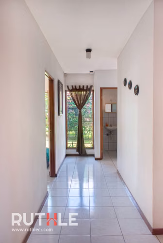 Escazu, Guachipelín, casa independiente uso comercial y residencial una planta - Imagen 8