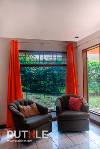 Escazu, Guachipelín, casa independiente uso comercial y residencial una planta - Imagen 2