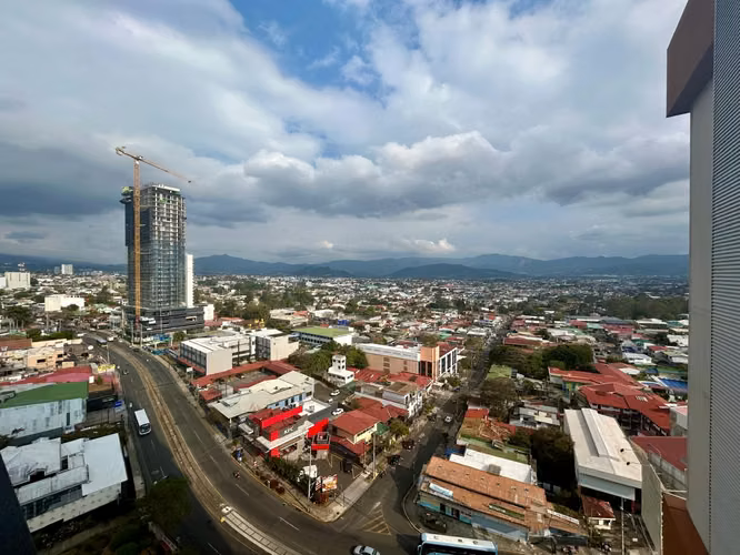 Alquiler de apartamento en condominio en Escalante. - Imagen 18