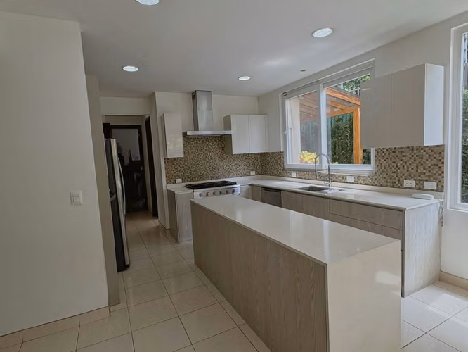 SE VENDE/ALQUILA CASA EN CONDOMINIO EXCLUSIVO EN ESCAZÚ - Imagen 3