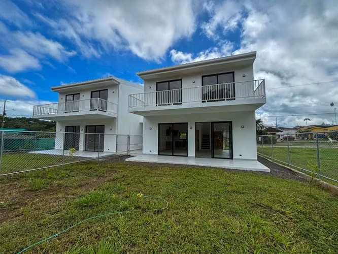 Casas de 3 habitaciones  en comunidad cerrada en Villareal, Tamarindo