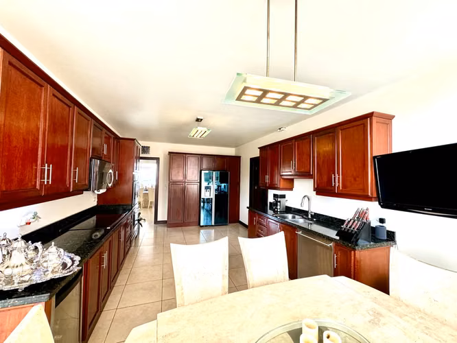 VENTA DE APARTAMENTO EN CERROS DE MAYORCA - ESCAZÚ