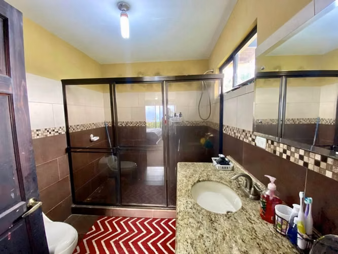 Venta de Casa en las montañas de San Rafael de Heredia