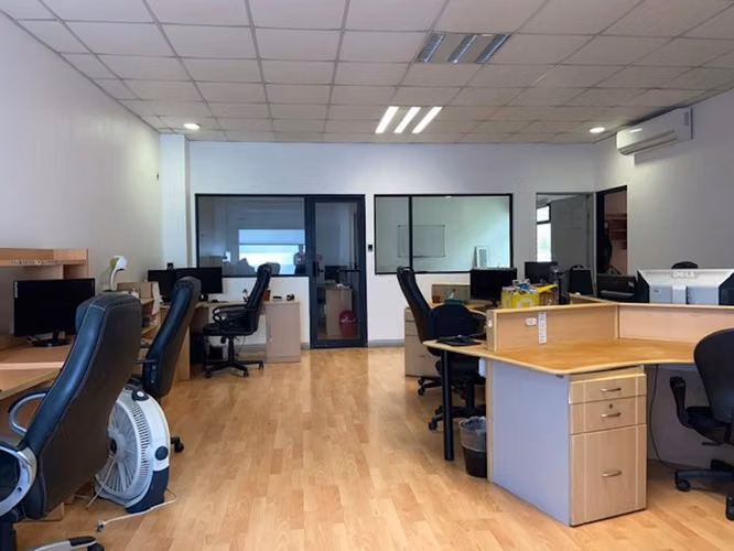 ALQUILER DE EDIFICIO PARA OFICINAS - SABANA OESTE
