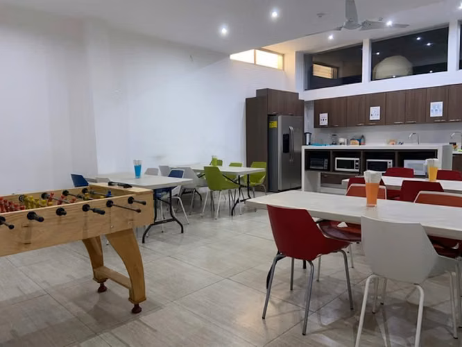ALQUILER DE EDIFICIO PARA OFICINAS - SABANA OESTE