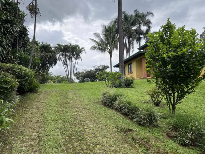 Casa de Ensueño en Poás con Vista al Volcán y Valle Central - Imagen 20